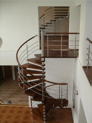 Винтовые лестницы из дерева фото