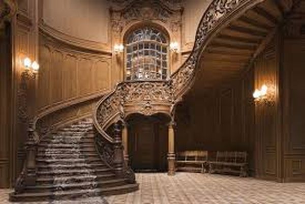 Деревянная лестница из массива